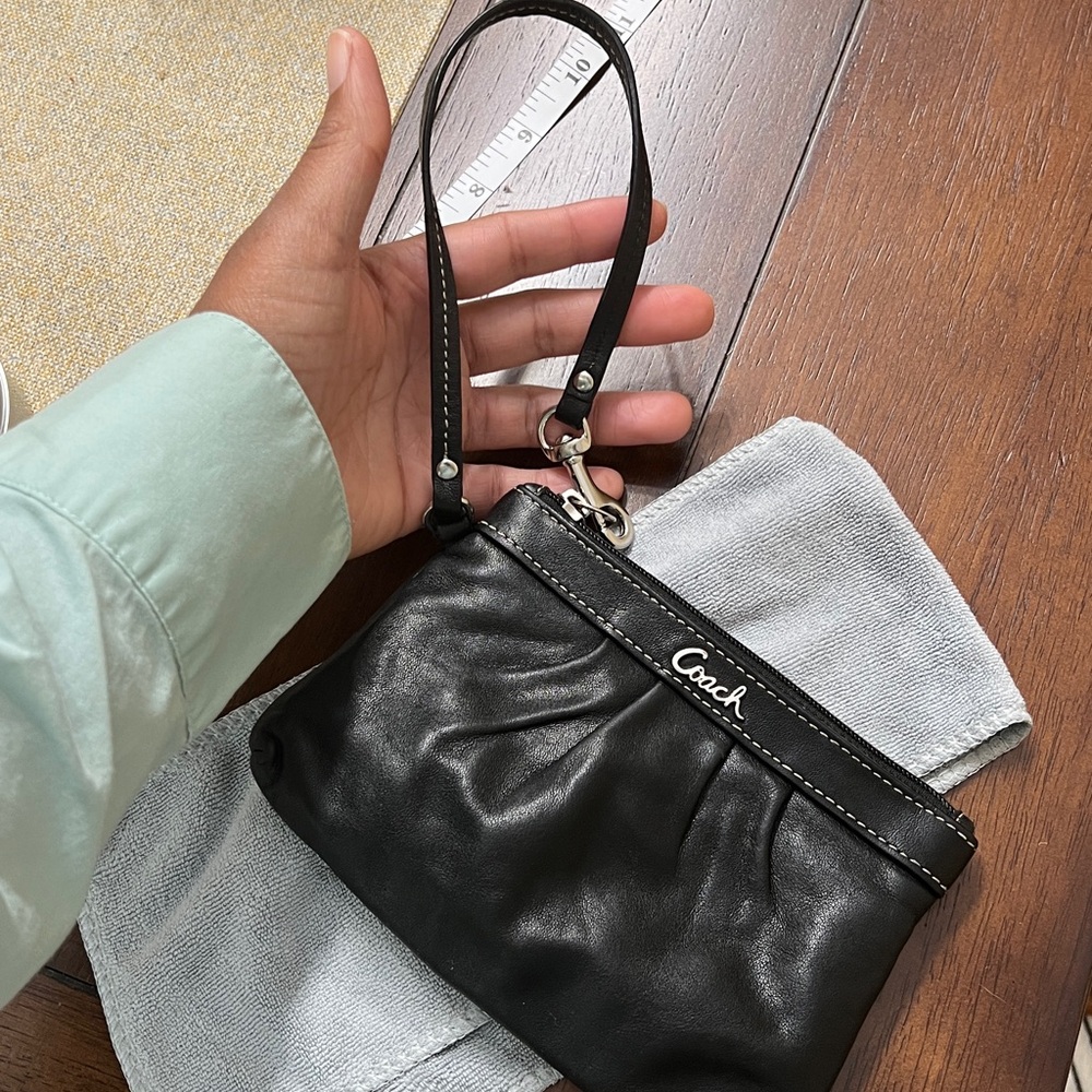 ❤️ Coach Black Leather wristlet ❤️ - Picture 11 of 11